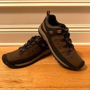 New without tags Big Kid Keen Targhee waterproof breathable hiking shoes, Size 7